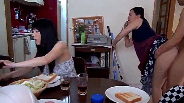 порно жена спит пьяная видео